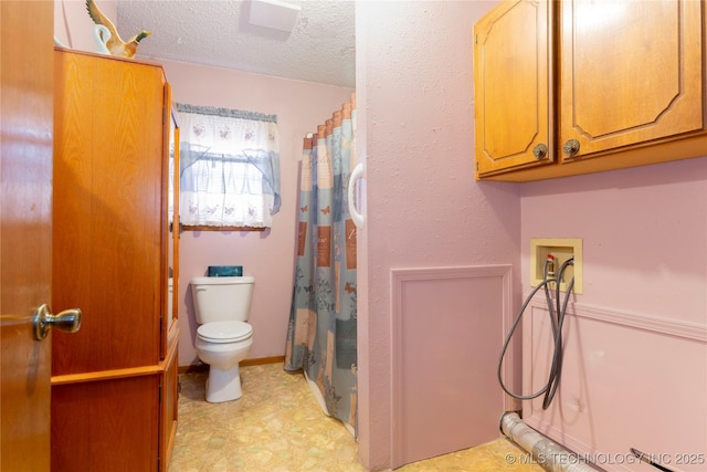 612 W Circle Dr, Broken Bow, OK 74728 - bathroom featuring a textured ceiling, a shower with curtain, and tile patterned floors