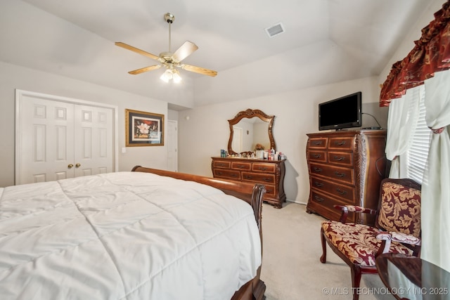 4932 W Commercial St, Broken Arrow, OK 74012 - bedroom with light carpet, lofted ceiling, a closet, and ceiling fan