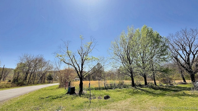 84936 S 4612th Rd, Stilwell, OK 74960 - view of yard featuring asphalt driveway