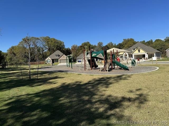 2916 S 8th St, Broken Arrow, OK 74012 - community play area with a yard