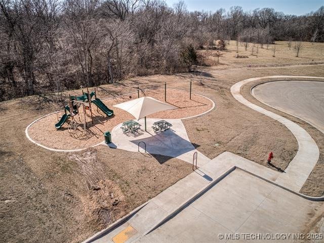 2916 S 8th St, Broken Arrow, OK 74012 - view of yard
