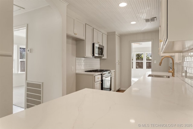 3004 E 49th St, Tulsa, OK 74105 - kitchen with visible vents, a sink, recessed lighting, stainless steel appliances, and backsplash