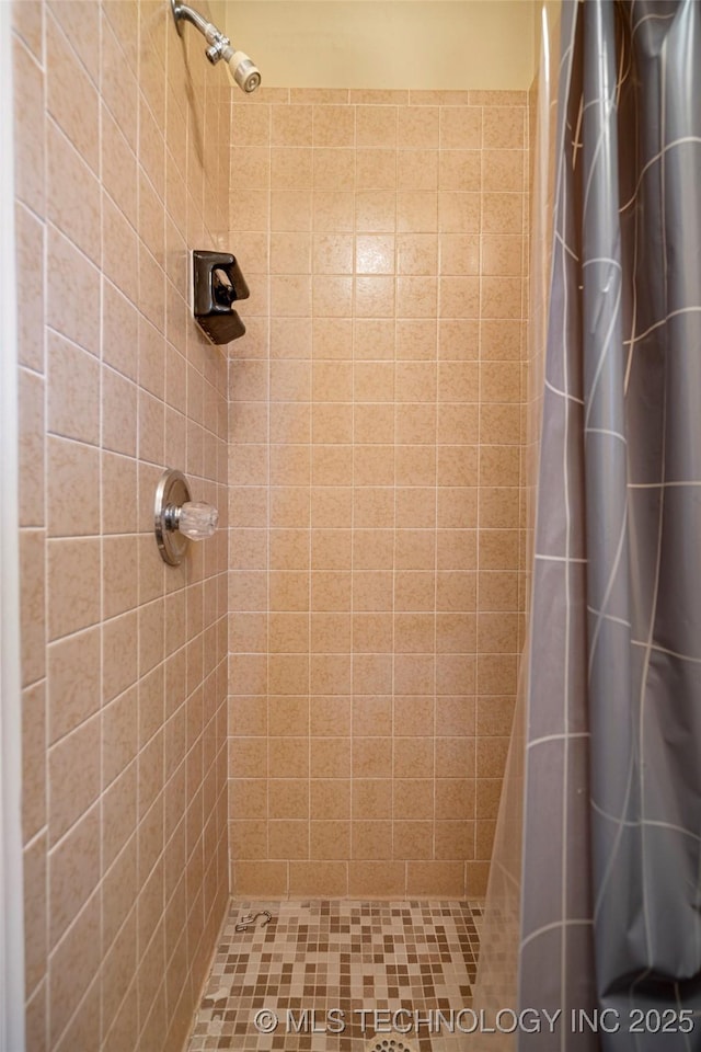 full bath featuring tiled shower