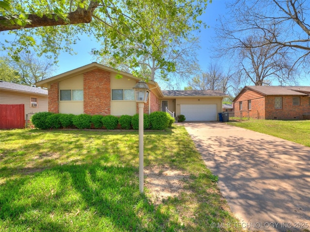 view of front of property featuring fence, a front lawn, brick siding, an attached garage, and driveway
