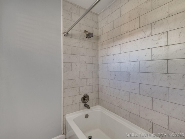 bathroom with washtub / shower combination