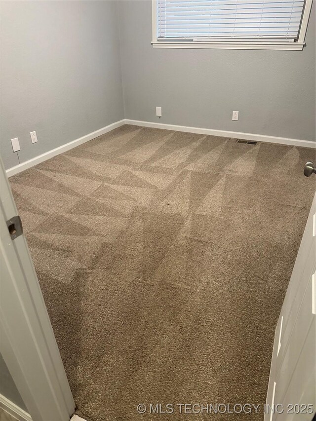 1558 E 59th Pl, Tulsa, OK 74105 - unfurnished room featuring baseboards and carpet