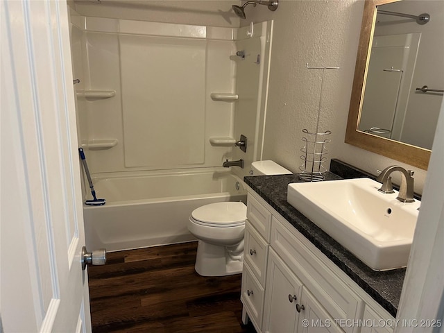 28494 E 139th St S, Coweta, OK 74429 - bathroom featuring bathing tub / shower combination, vanity, toilet, wood finished floors, and a textured wall