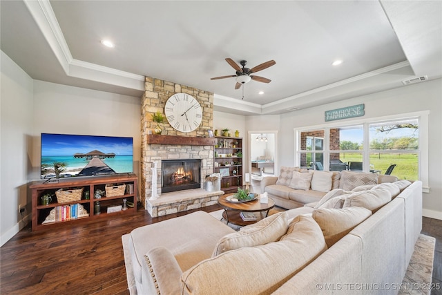 369102 E 960 Road, Road, OK 74833 - living room featuring a tray ceiling, crown molding, ceiling fan, and visible vents