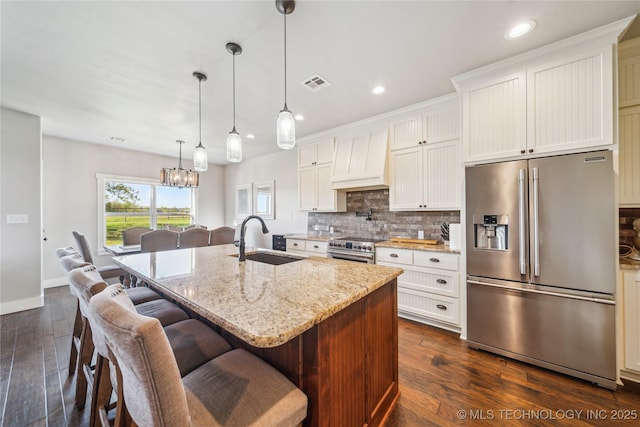 369102 E 960 Road, Road, OK 74833 - kitchen featuring visible vents, recessed lighting, a sink, premium appliances, and custom range hood
