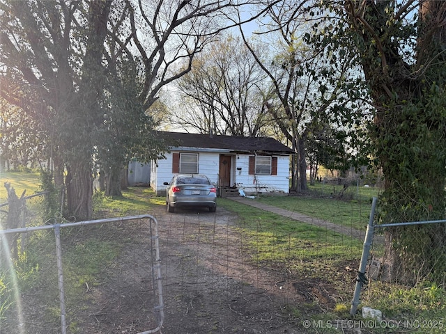 335 S 4th, Vinita, OK 74301 - view of front of house with a front yard and fence