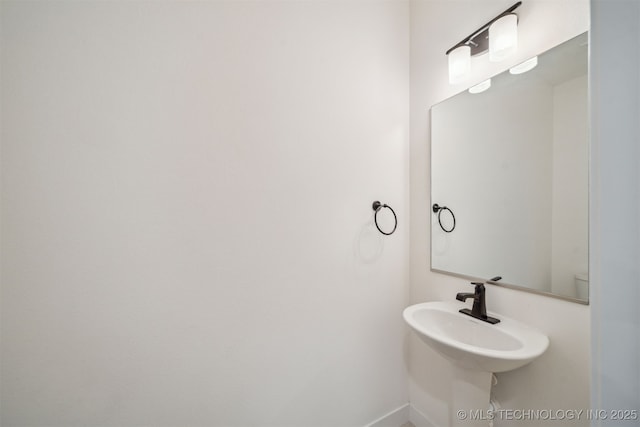 bathroom featuring baseboards
