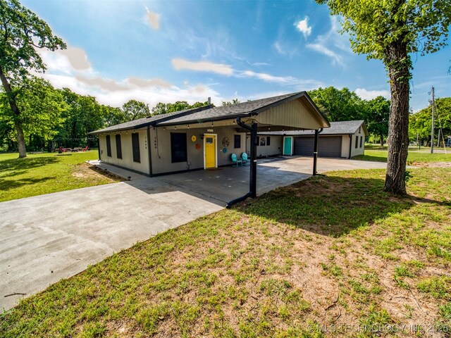 1668 Waters Rd, Kingston, OK 73439 - ranch-style house with a front yard, a carport, and concrete driveway