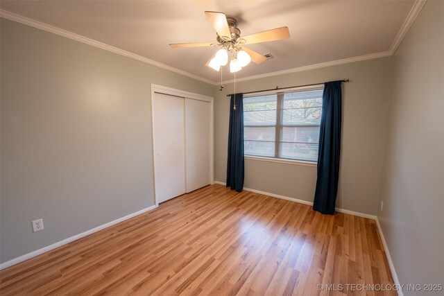 1425 S Madison Blvd, Bartlesville, OK 74006 - unfurnished room featuring light wood-style floors, baseboards, ornamental molding, and ceiling fan