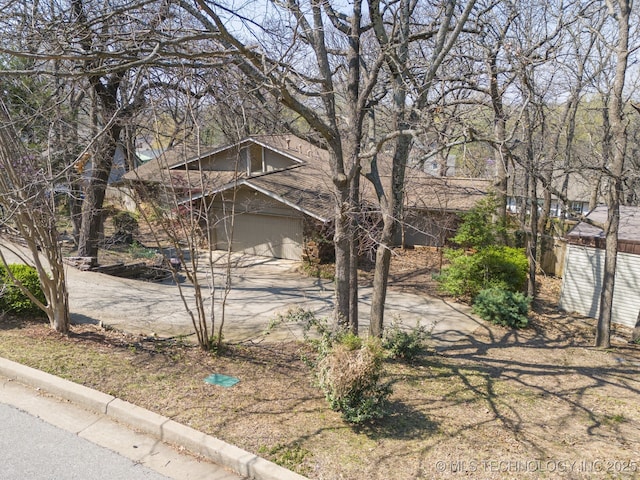 8404 S Toledo Ave, Tulsa, OK 74137 - view of front of property with a garage and driveway