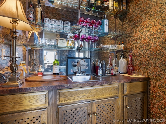 8404 S Toledo Ave, Tulsa, OK 74137 - bar featuring indoor wet bar
