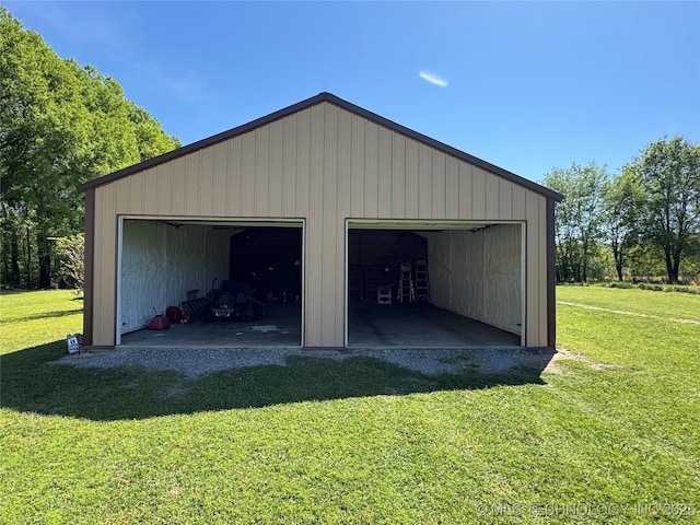 view of detached garage