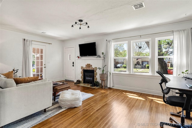 1235 S Atlanta Pl, Tulsa, OK 74104 - living area featuring ornamental molding, visible vents, baseboards, and hardwood / wood-style flooring