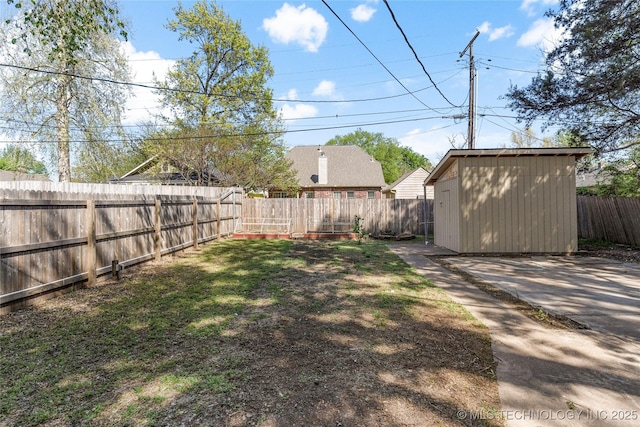 1235 S Atlanta Pl, Tulsa, OK 74104 - view of yard featuring a fenced backyard, a storage shed, and an outbuilding