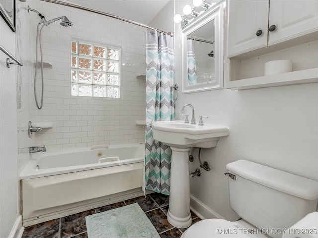 full bathroom featuring baseboards, shower / bath combination with curtain, and toilet