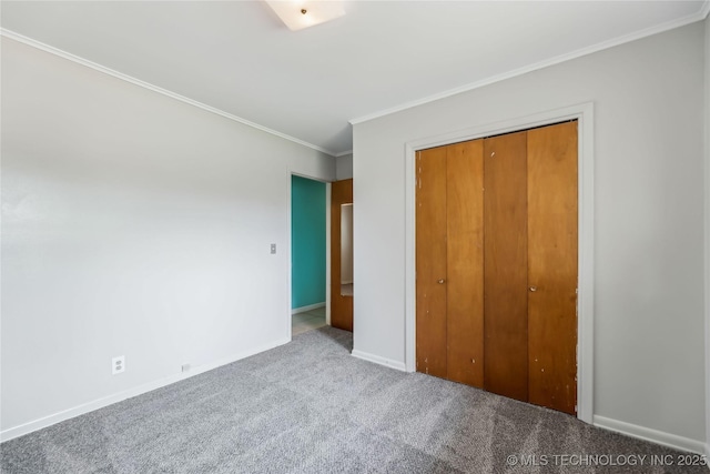 5656 S Zunis Ave, Tulsa, OK 74105 - unfurnished bedroom featuring ornamental molding, carpet flooring, baseboards, and a closet