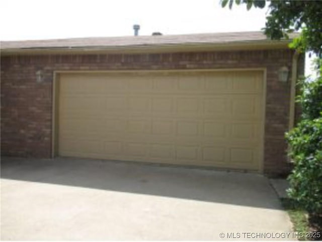 351 Hamilton Rd, Eufaula, OK 74432 - view of garage