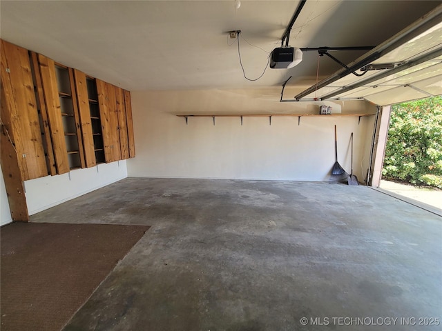 351 Hamilton Rd, Eufaula, OK 74432 - garage featuring a garage door opener