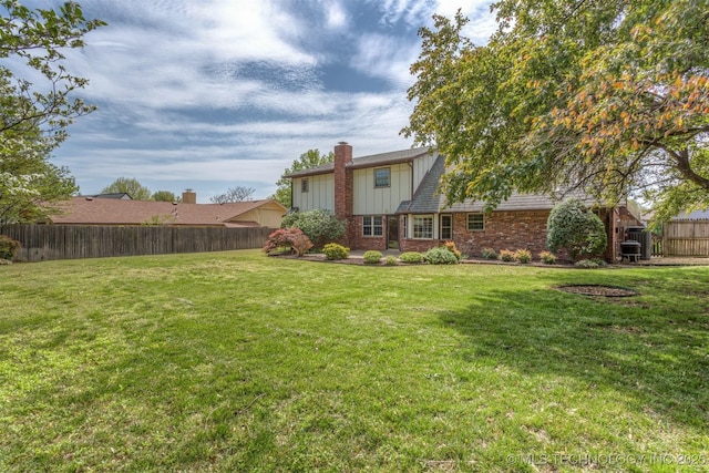 view of yard featuring a fenced backyard