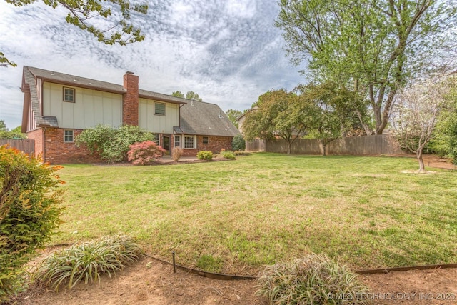 view of yard featuring fence