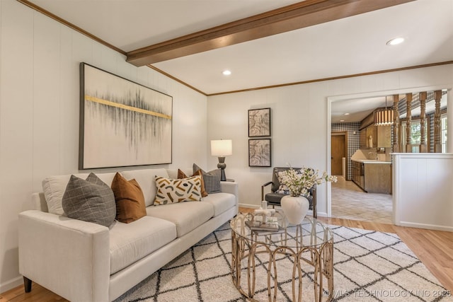 living room featuring baseboards, recessed lighting, crown molding, and wood finished floors