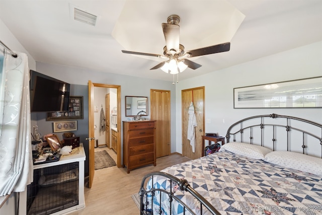10495 S 426th Rd, Inola, OK 74036 - bedroom featuring light wood finished floors, connected bathroom, and ceiling fan