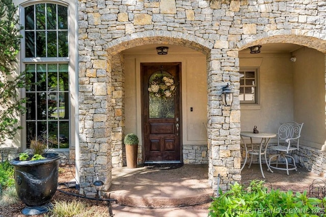 property entrance featuring stone siding