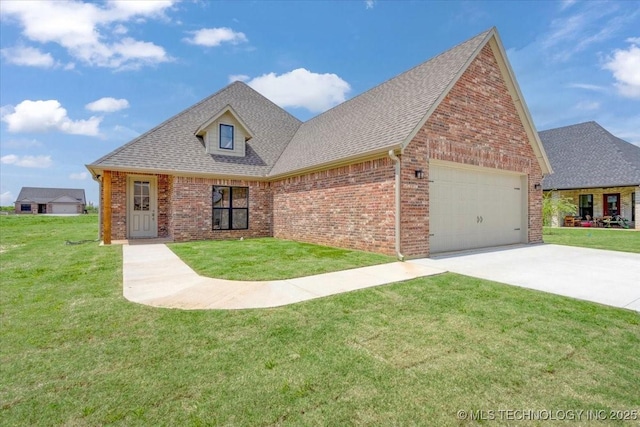 view of front of house featuring an attached garage, a front lawn, driveway, and roof with shingles