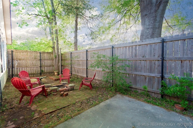 view of yard featuring a fenced backyard and a patio area