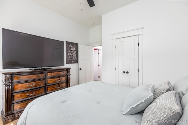bedroom featuring a ceiling fan and a closet