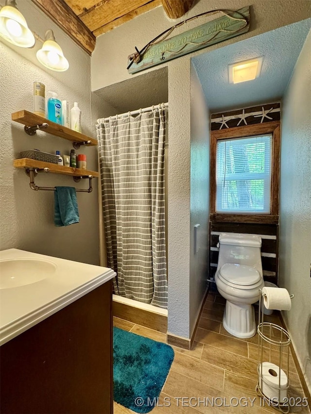 139 N Bk 1800 Rd, Stigler, OK 74462 - bathroom featuring a textured wall, toilet, vanity, curtained shower, and wood finished floors