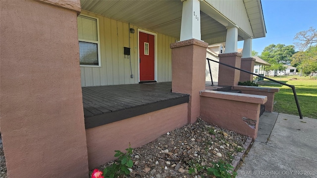 506 S Delaware Ave, Okmulgee, OK 74447 - entrance to property with covered porch and stucco siding
