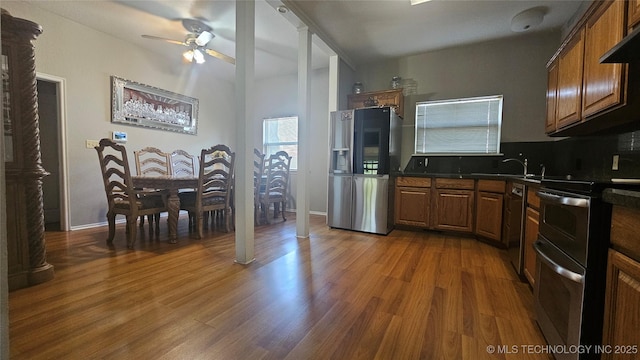 506 S Delaware Ave, Okmulgee, OK 74447 - kitchen featuring stainless steel appliances, a sink, dark wood-style flooring, dark countertops, and ceiling fan