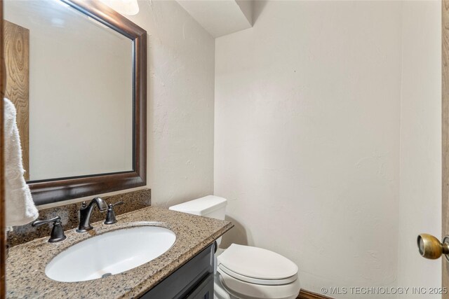 10421 S Richmond Pl, Tulsa, OK 74137 - half bath featuring vanity and toilet