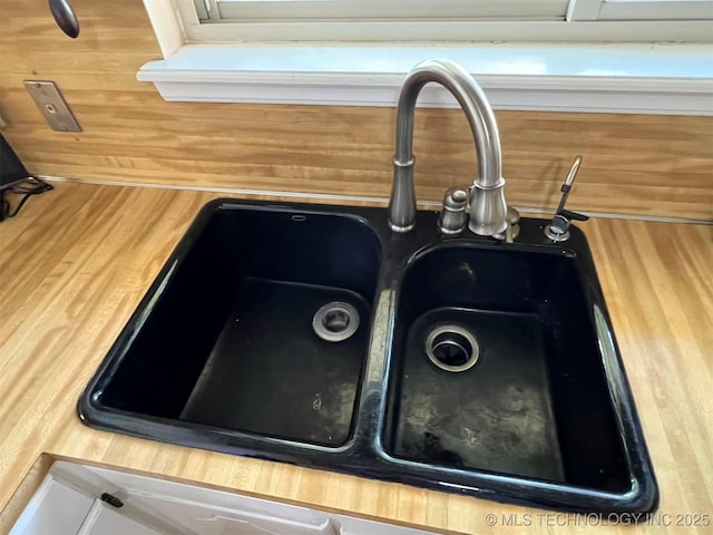 1380 N Lakeview Ave, Mannford, OK 74044 - interior details featuring a sink and wooden counters