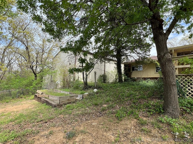 1380 N Lakeview Ave, Mannford, OK 74044 - view of yard featuring fence and a garden