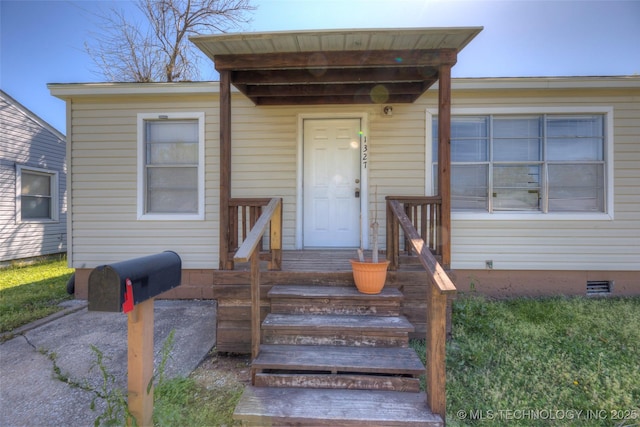 bungalow featuring crawl space