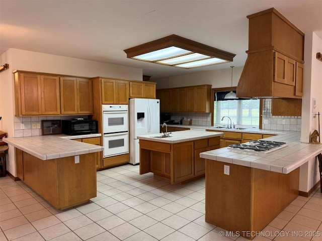 402325 W 2100th Rd, Bartlesville, OK 74006 - kitchen with white appliances, a sink, a peninsula, and decorative backsplash