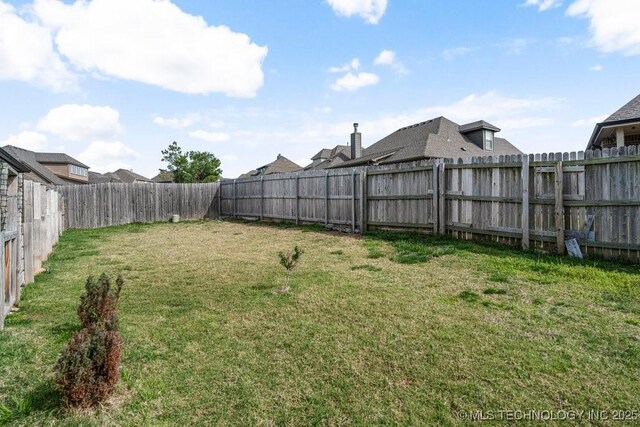 view of yard featuring a fenced backyard