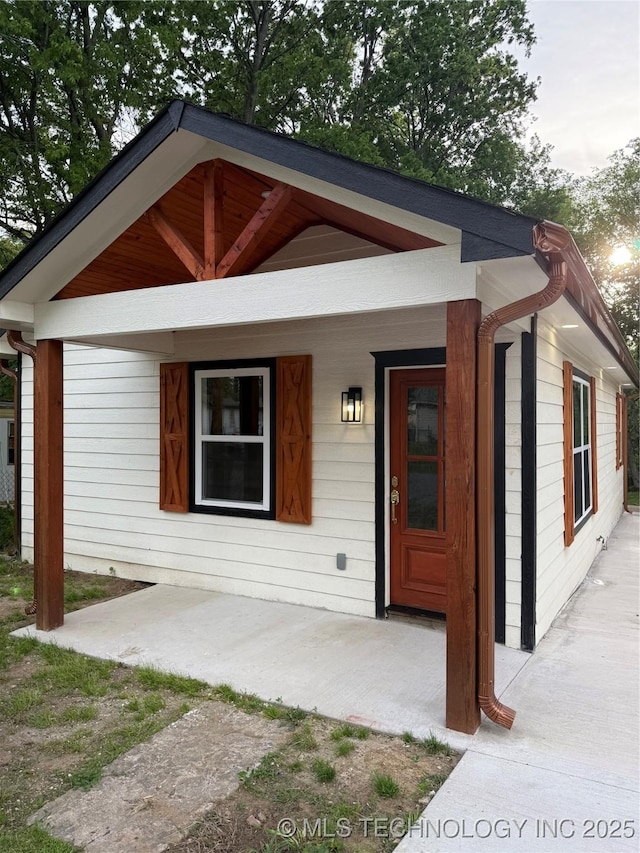 view of front of home with covered porch