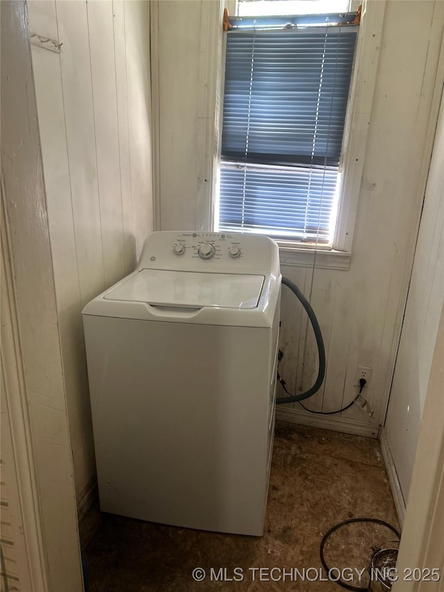 laundry room with washer / dryer