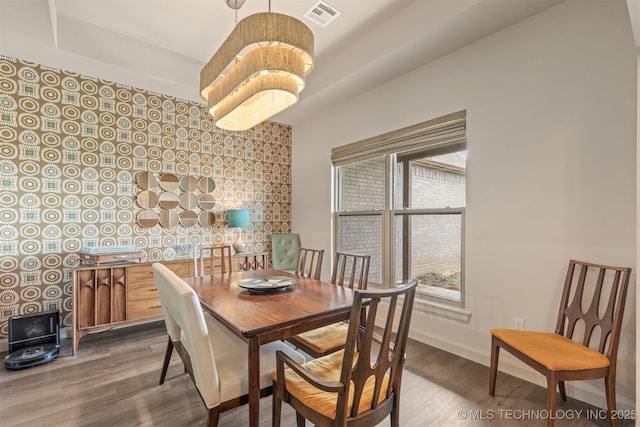 18576 N Jamestown Ave, Skiatook, OK 74070 - dining area featuring baseboards, visible vents, and wood finished floors