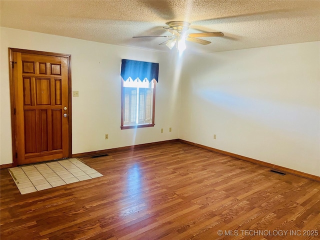 109 Ash Ave, Fort Gibson, OK 74434 - unfurnished room with light wood finished floors, visible vents, a textured ceiling, and ceiling fan