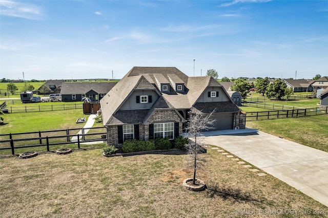 view of front facade featuring a front lawn, driveway, fence, and roof with shingles