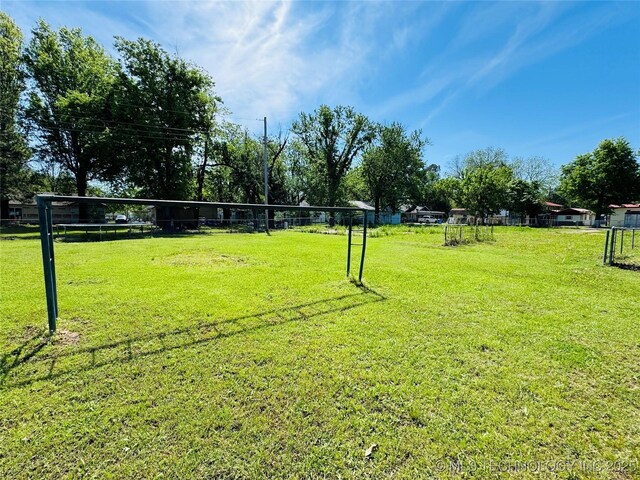 503 NW 2nd St, Checotah, OK 74426 - view of yard featuring volleyball court
