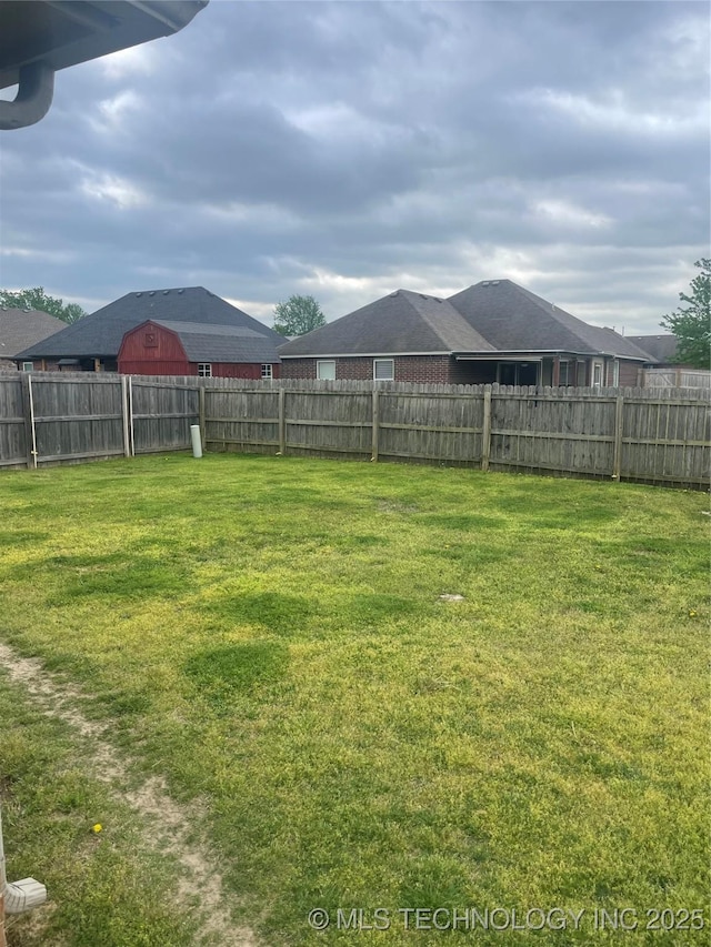 view of yard featuring a fenced backyard
